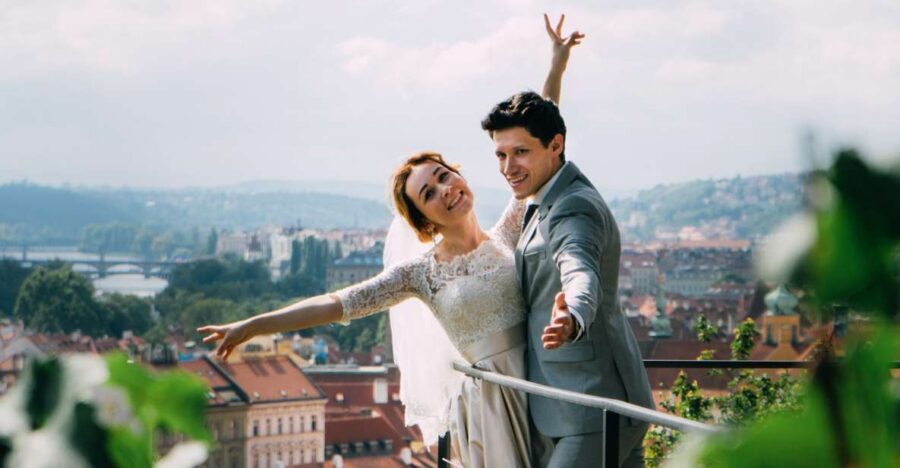 Professional photoshoot in Prague - 1 hour, 30 or 15 min - Meeting Points That Don’t Waste Your Time