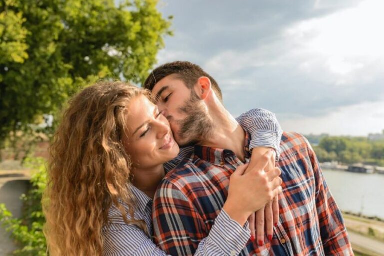 Professional photoshoot in Prague - 1 hour, 30 or 15 min - Choosing the Landmark: Charles Bridge, Old Town Square, Castle, or Royal Gardens