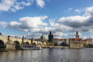 Shared Arrival Transfer: Prague Airport to Hotels - The 30-Minute Timing Reality: Traffic, Departures, and Arrival Delays