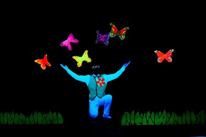 Skip the Line: WOW Show Black Light Theater in Prague Ticket - Seats and sightlines: unnumbered rows and the “arrive early” trick
