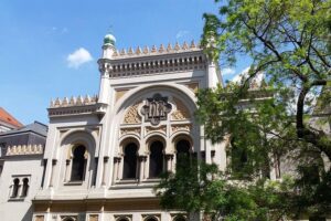 Small Group Prague Old Town and Jewish Quarter Walking Tour - The Old Town Maze: Passageways, Courtyards, and Why They Exist