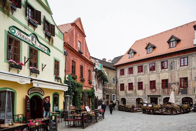 UNESCO Cesky Krumlov from Prague with Guided Tour and Transfer - Using your free time wisely in the town center